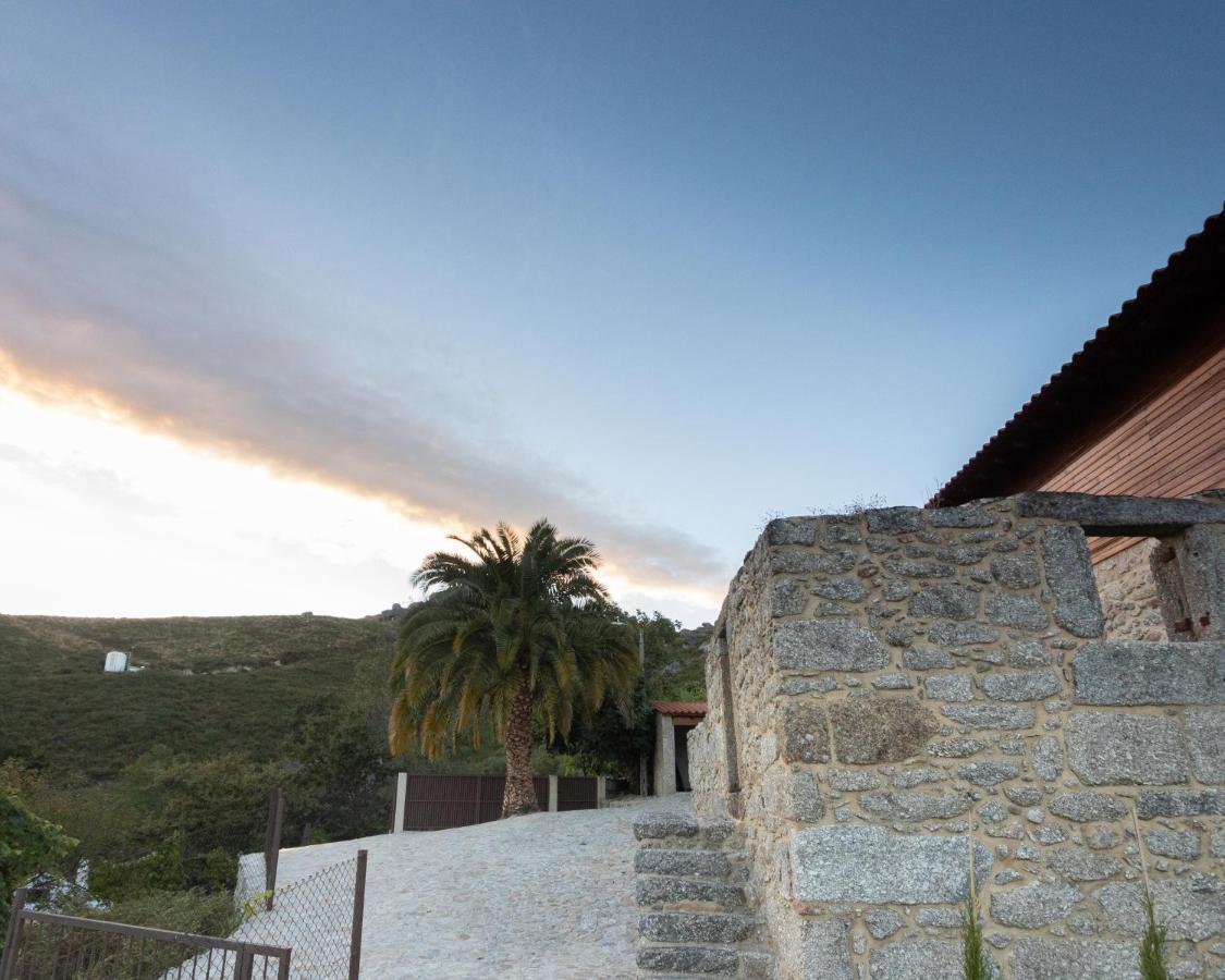 Abracos Dos Avos - Casas Do Monte